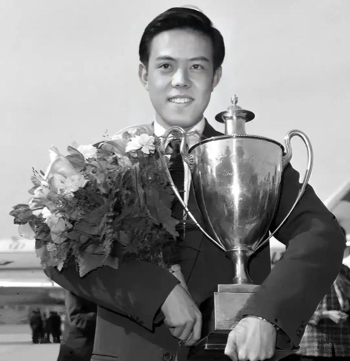 1968年6月21日清晨，一棵树下发现了容国团的遗体。上衣口袋里有一张纸条，上面