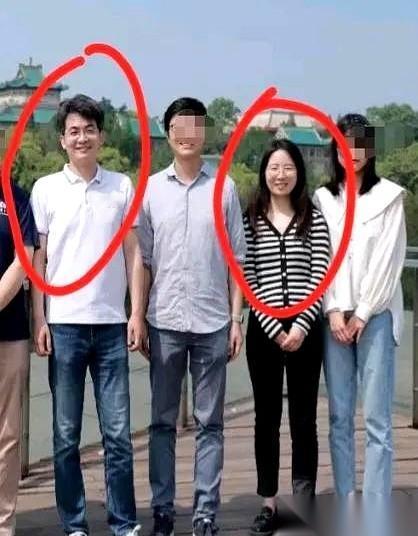 网上最近转着几张武汉大学教授付磊的生活照。79年出生的他，眼瞅着就要奔五了。可