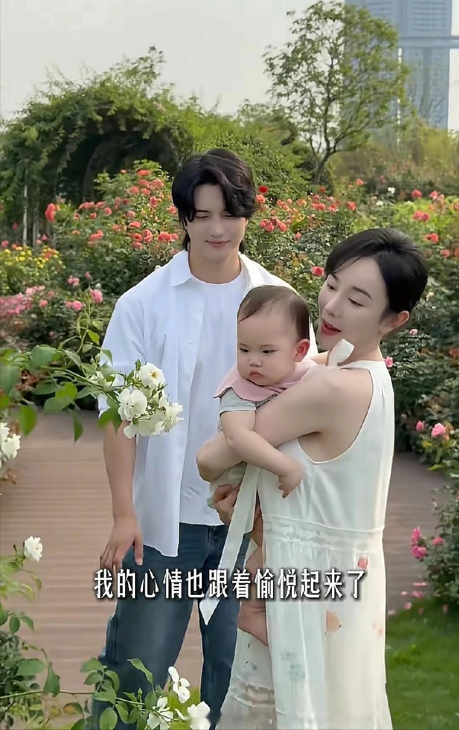 张檬小五带一岁儿子春游，一家三口颜值拉满，温馨感拉满​​​​