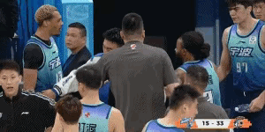 贝兹利迅速被裁，说明了什么？昨晚宁波队对阵上海队的比赛中，宁波队外援贝兹利和队