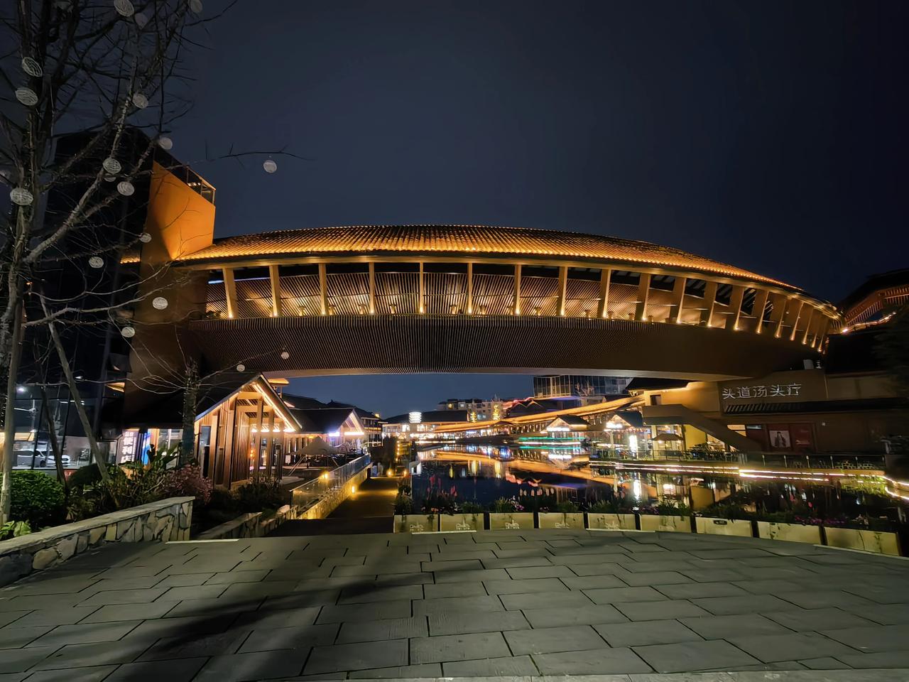 成都宝藏地，彭州龙兴集。月照廊桥迴，静谧塔影长彭州赏花彭州游玩攻略龙兴集旅游