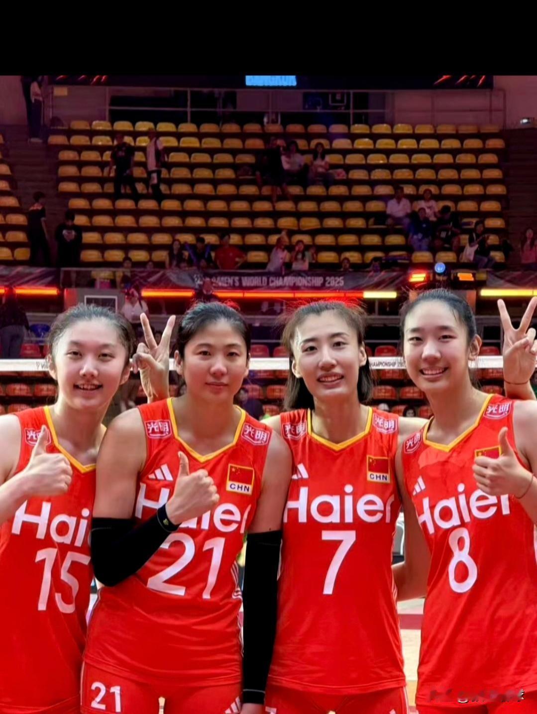 女排热身赛4-1击败捷克年轻阵容全力练兵备战世联赛5月29日下午，在南京