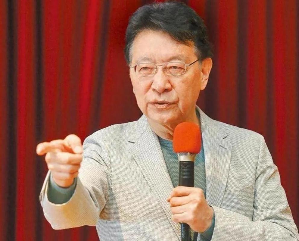 赵少康又在模糊概念了。他提出拒统不独的说法。这在逻辑上说不通。也经不起