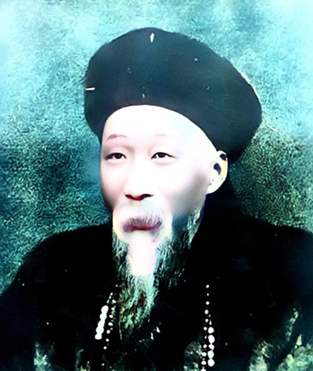 这位小眼睛，面相和善的老人曾是一名傲气十足的武将。他就是曾国藩的九弟曾国荃。