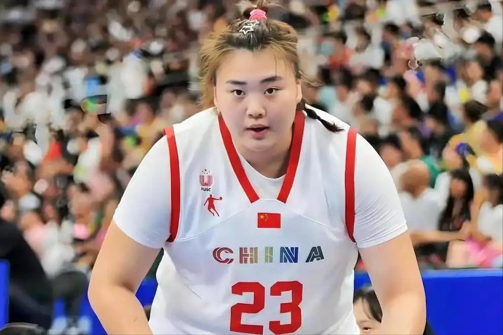 说点高兴的！世界大学生运动会上中国大学生女篮首战大胜，刘禹彤闪耀赛场。中国女