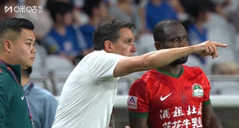 申花可以考虑引进拉莫斯接替斯卢茨基！因为目前拉莫斯还没有与河南签约！这是申花的好