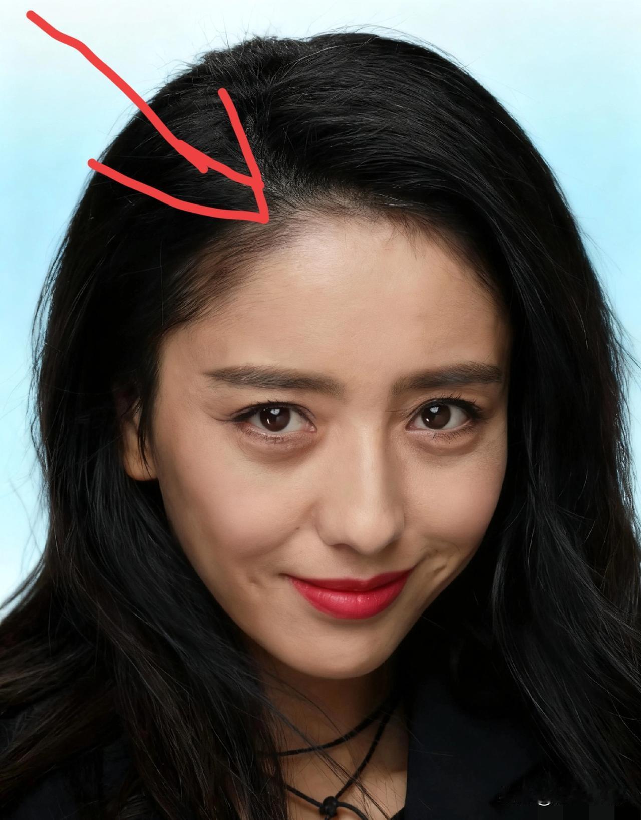 佟丽娅这个女人你真的不能仔细查仔细查完之后，你就会发现，私生活混乱，状态差，