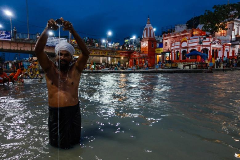 恒河为什么没有航运能力？原因很简单，纯属被英国给坑了，印度花了大钱清理淤泥，却发