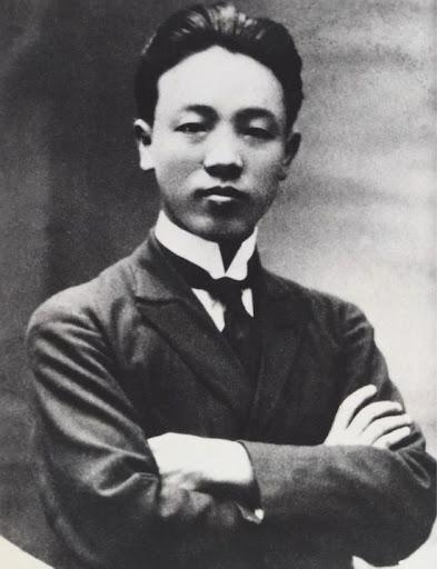 先烈陈延年被敌人杀害后，身体无一处完好的地方。姐姐去收尸，由于悲愤过度，不久吐血