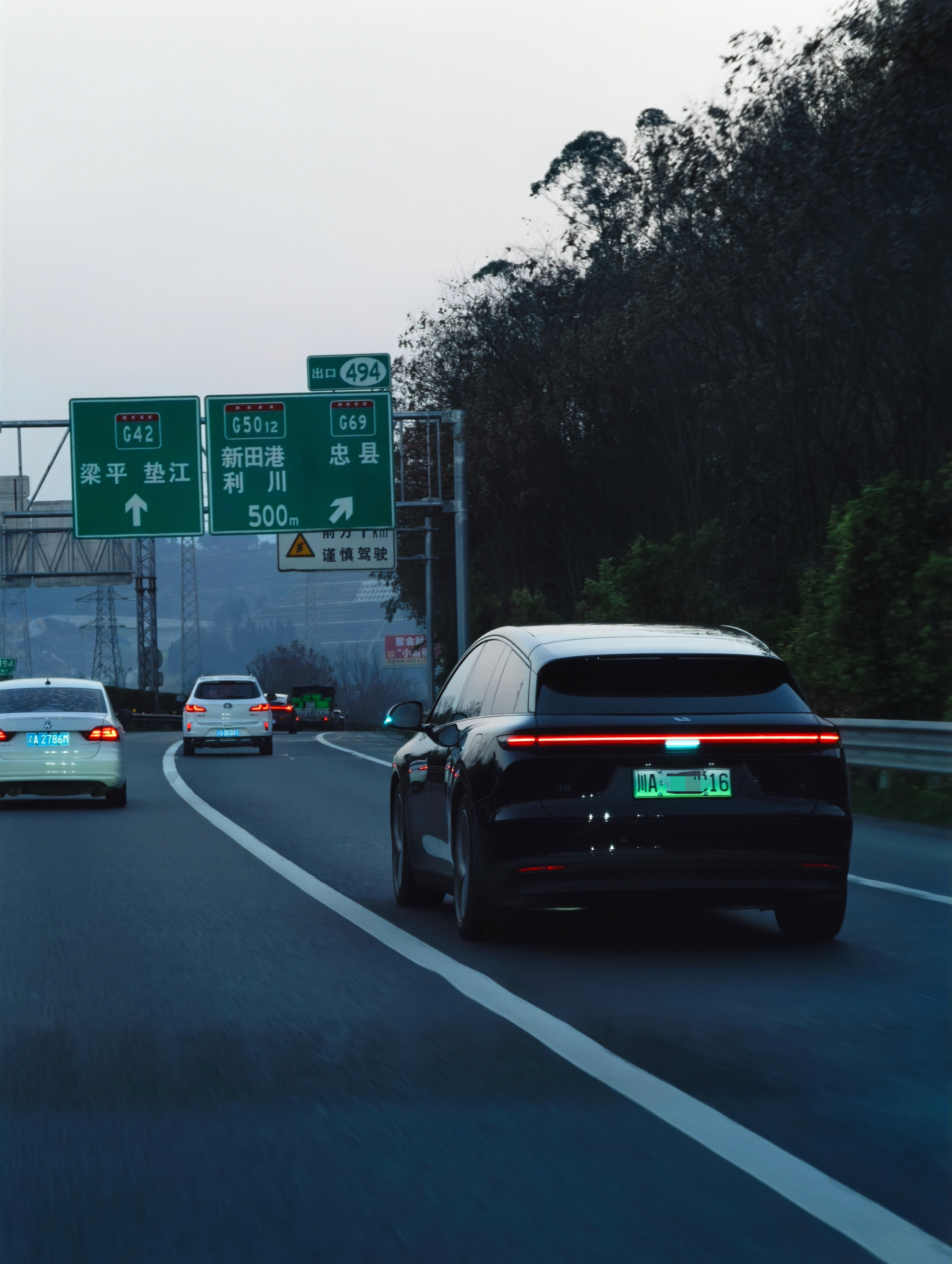 开着理想i8和开着理想i6的哥们从同一个地点出发，终点相差10公里，全程