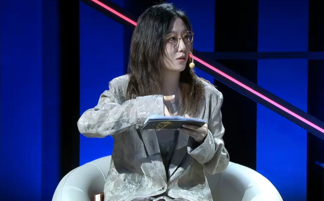想了一下，上一次有中文主舞台的国际比赛好像还是去年TI[哭哭]​​​
