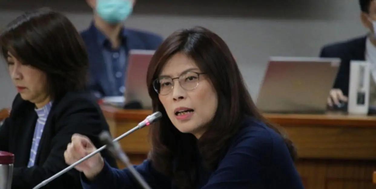 ☔台湾两个女人都在喊统一，但想的完全不同。中国国民党前主席洪秀柱，目前台湾