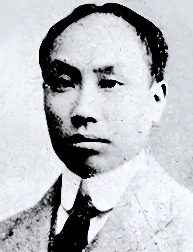 陈独秀的二叔很有钱，可惜没有子嗣。他怕自己死后财产后继无人，所以派两个伙