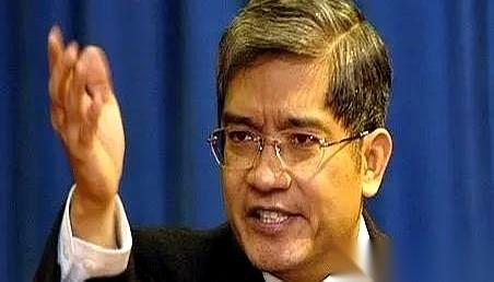说真的，在香港街头因为一句普通话被翻过白眼后，我曾经也气得想骂街。凭什么对老外