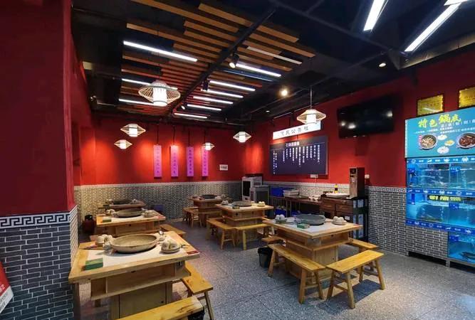 社保新规要实施了，我们餐饮店老板也头疼，手底下十来号人，要是都交吧一个月就得多上