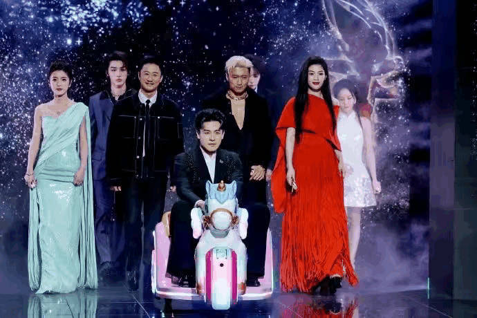 微博之夜红毯被《镖人》杀疯了，武侠迷等这一天等了整整十年。2026微博之夜红毯