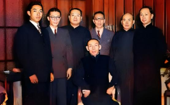 1991年，回国探亲的杜维善来到了北京，找到了父亲月当年为孟小冬购置的四合院，并