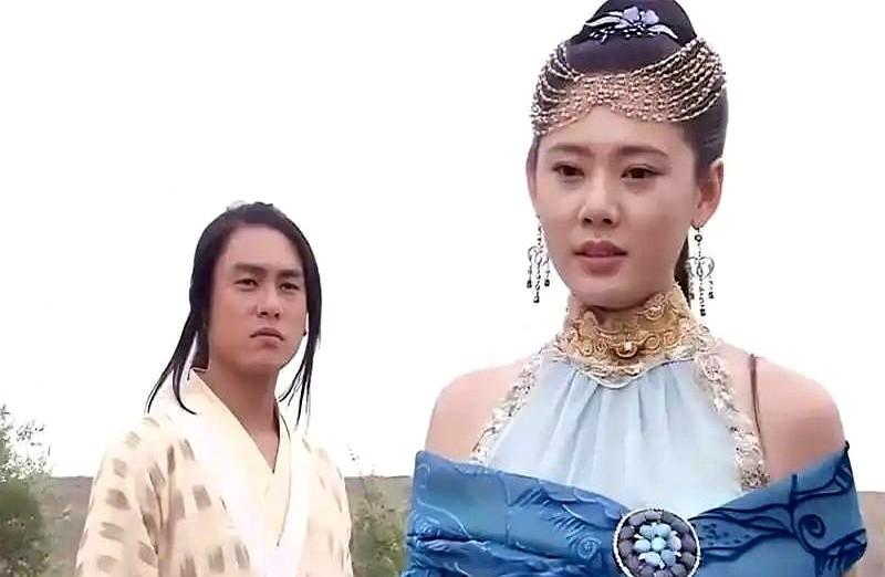 一部被骂上天的剧，居然在央视重播了十几年，收视率还特别稳。说的就是2007年