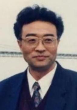 刘铁骑，大贪官刘青山的儿子，1952年，他父亲因贪污1.84亿旧币被枪毙，那时刘