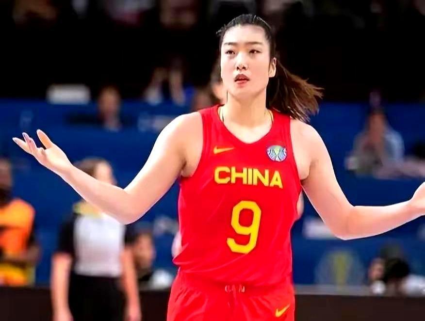 名单出来时，圈子一下子炸了：李梦、黄思静、杨力维、武桐桐、张茹、李缘、金维娜，同