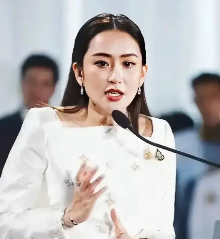 佩通坦想拖时间，泰国人民不答应佩通坦这回摊上大事了！“录