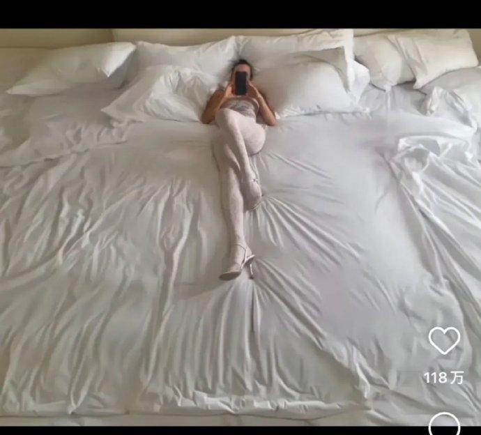 侃爷的大床比东北的通铺大炕都大？！