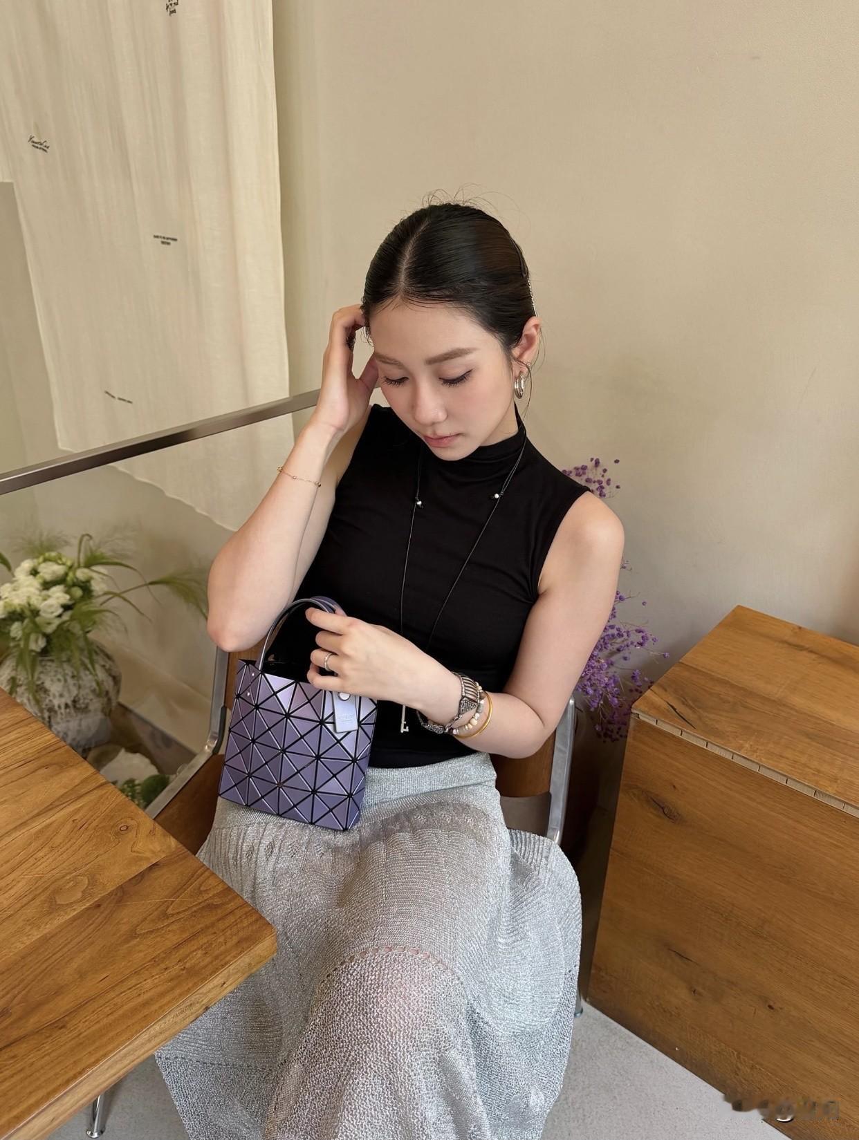 美女究竟能有多美女生虽然外貌不是传统意义上的惊艳，但靠独特个性和风格，也能散发出