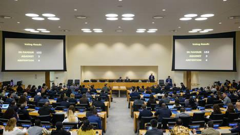 美国在联合国被152国集体打脸，但这事儿没那么简单！大家都在欢呼华盛顿只剩