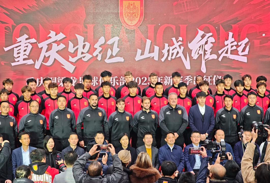申花为何没有重庆铜梁龙俱乐部那份果断和魄力！我们知道最近重庆铜梁龙果断换帅，请来