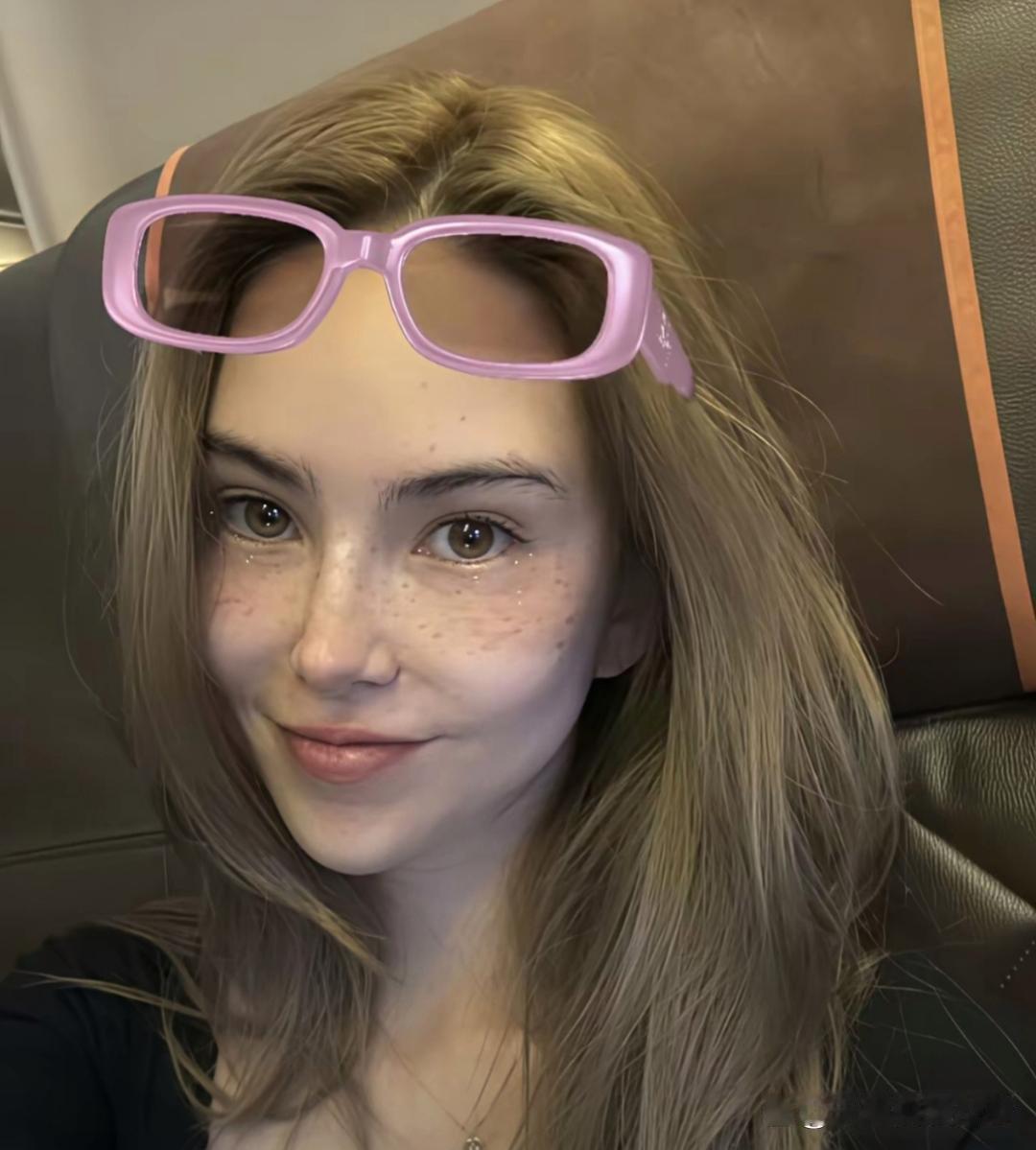 我觉得昆凌的雀斑好漂亮。