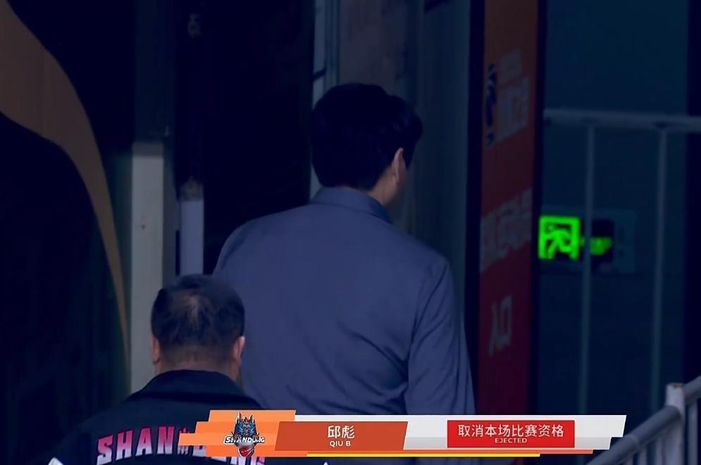 邱彪被罚款6万，跟杨鸣一样控诉裁判，都不在乎面子才狗血邱彪是老实人，不应该拿