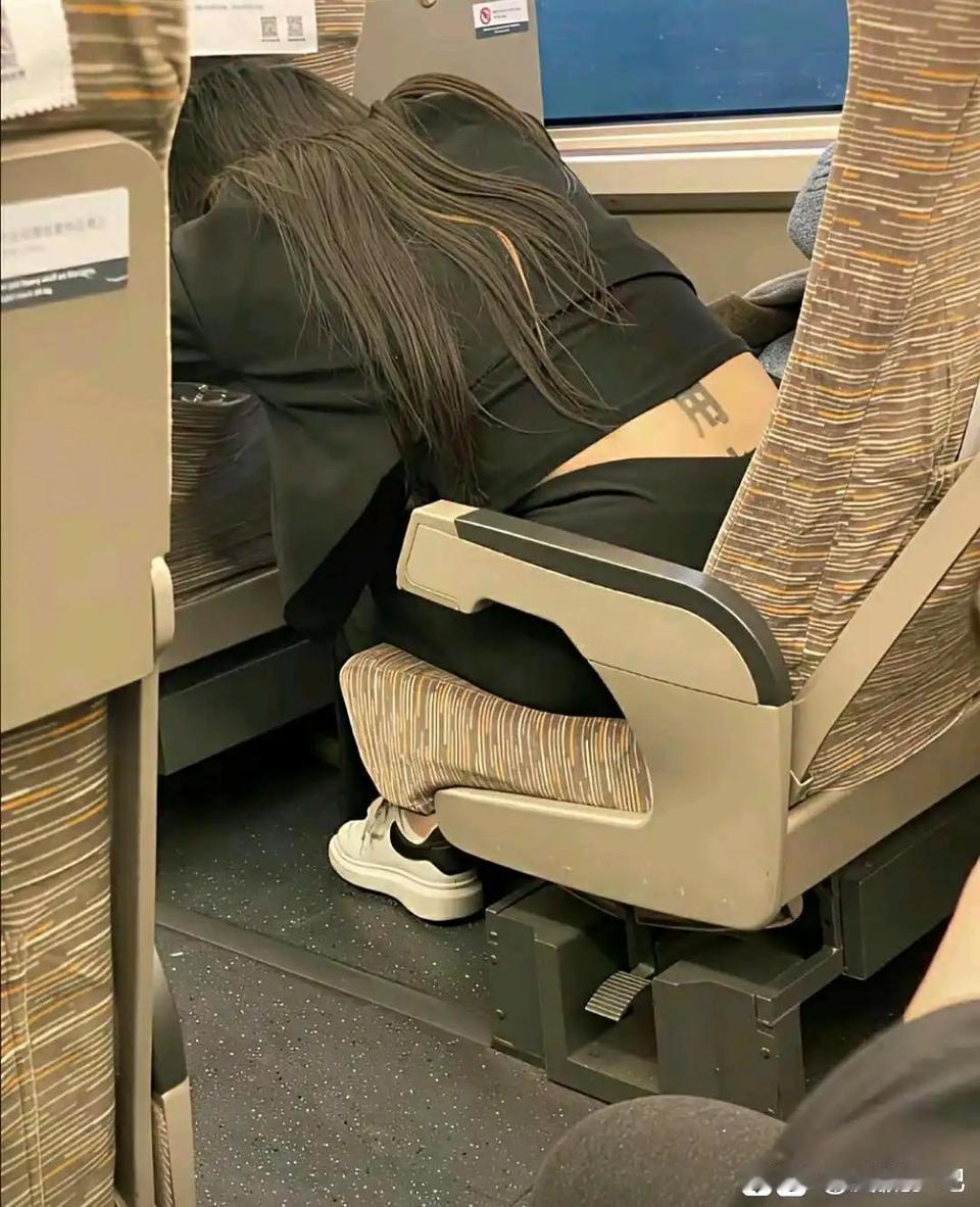 睡的可踏实了[捂脸哭][捂脸哭][捂脸哭][捂脸哭][捂脸哭]