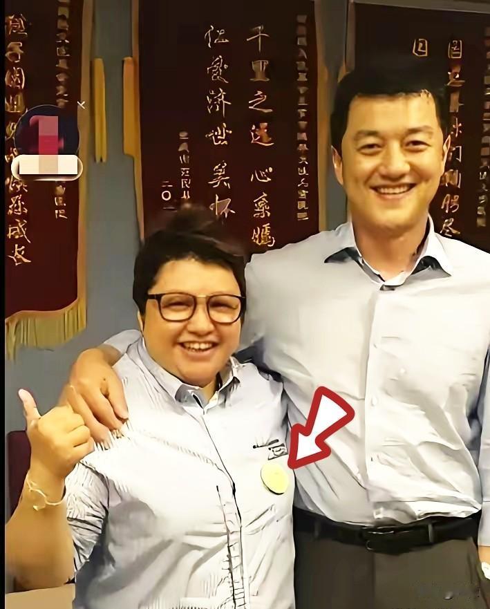 李亚鹏这说话确实有水平，轻轻几句就说到人心坎里。他见着韩红第一句话是，咱们虽