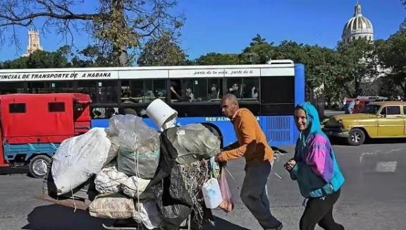 谈判结束，美国非要接管古巴，95岁卡斯特罗出山，中方已挂断电话。古巴与美国的