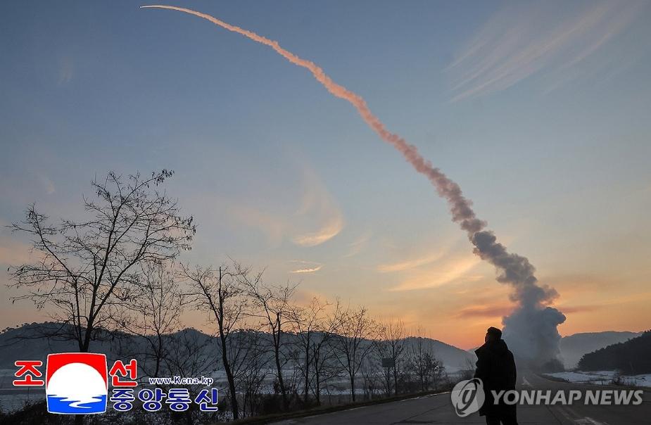 一天两次战略武器发射，金正恩这次玩真的了！ 4月8日韩媒爆料，朝鲜在今天上午