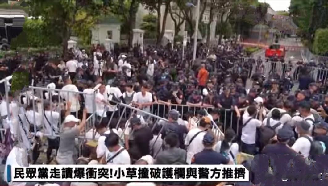 民众党今天（30日）举办“司法改革公民走读”活动，遭警方阻拦爆冲突，陈佩琪身体不