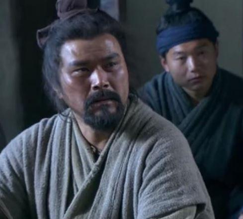西汉名将周勃，有个广为流传的故事。周勃被人举报谋反，进了监狱。狱吏没客气，让老头
