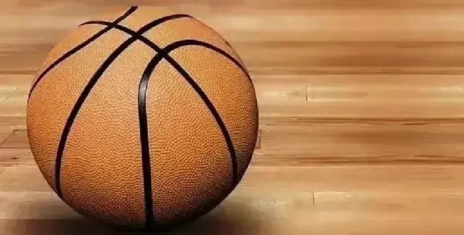 杨鸣摔了战术板。啪一声，撞开椅子，头也不回走向更衣室。他拿赛季第4次驱逐，换裁判