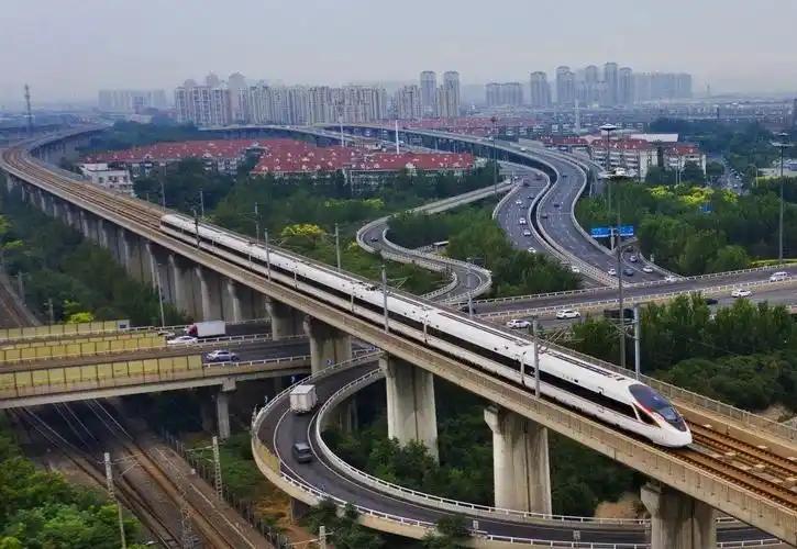 算盘落空了！越南已经全方位无死角的彻底慌了！南北高铁一整套组合拳打完了，中国没上