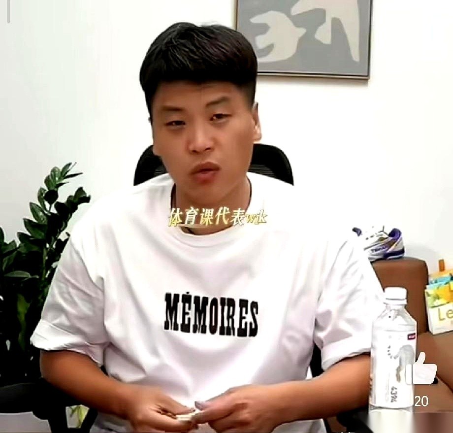 世界第一，居然有个“唯一”的明显漏洞。这话从前国手郝帅嘴里说出来，分量真不一样。他说大头王楚钦，反手