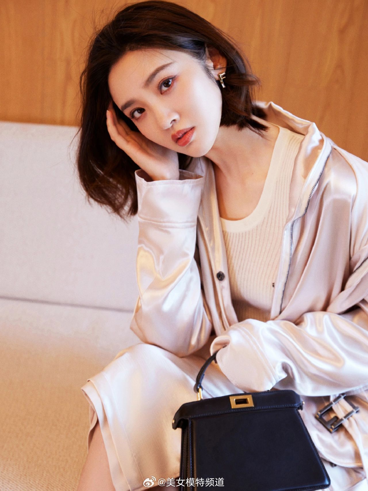 唐艺昕精致柔美写真