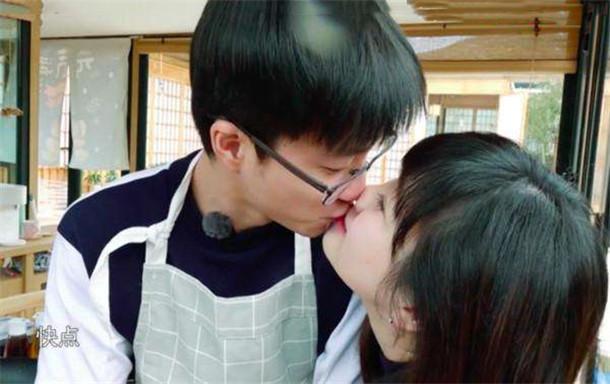 江宏杰和福原爱也曾爱到激吻，情侣装穿身上。不过，爱意是会消失的对吧？后来他们没有