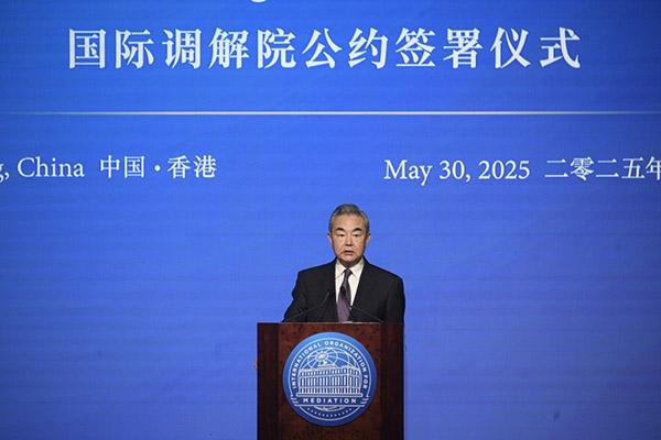 对筹备了3年的要事，王毅外长一锤定音，32国果断签下大名 近日，历经三年的精
