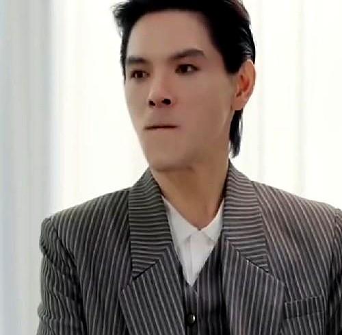 向佐突然说起丁佩，全家都沉默了，那句“她疼我多过我姐姐”丁佩在李小龙走那天守着