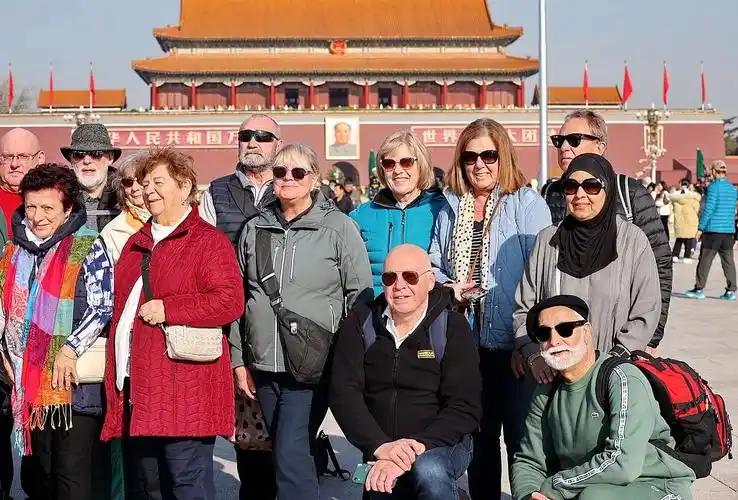 有个美国姑娘，来中国旅游，回国后发了个帖子，说了一句话：美国人只有到了中国，才知