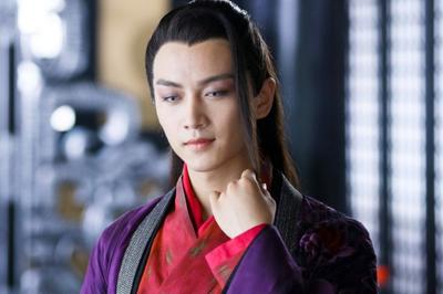 笑傲江湖里，没看明白，令狐冲从没得罪过林平之，还多次帮过他，林平之凭什么对令狐冲