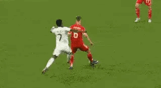 天生我大维尼，执当世唯一纯白茉莉花！又踩又推，怎么脏怎么来！世界杯拜仁晋级欧冠四