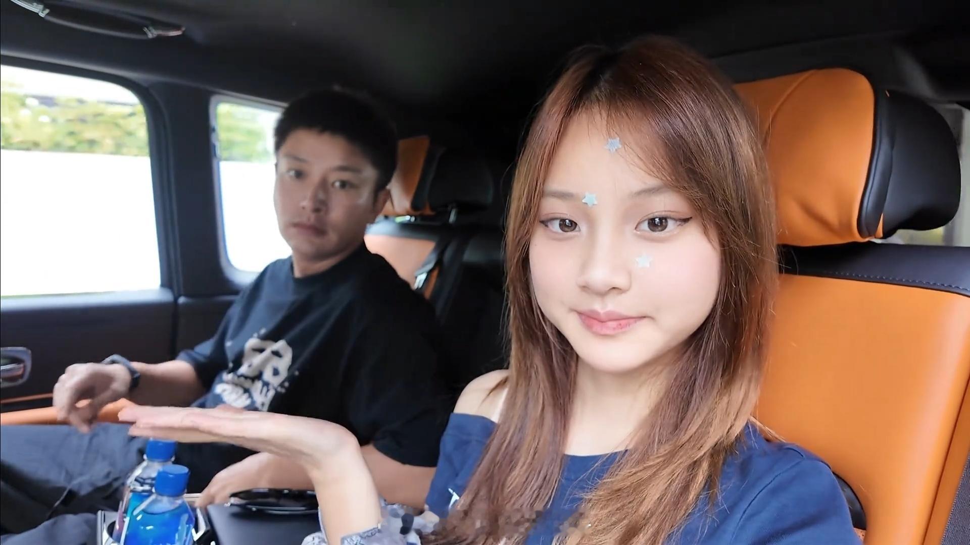 甜馨晒新加坡VLOG12岁甜馨好漂亮好漂亮，越来越像妈妈了​​​