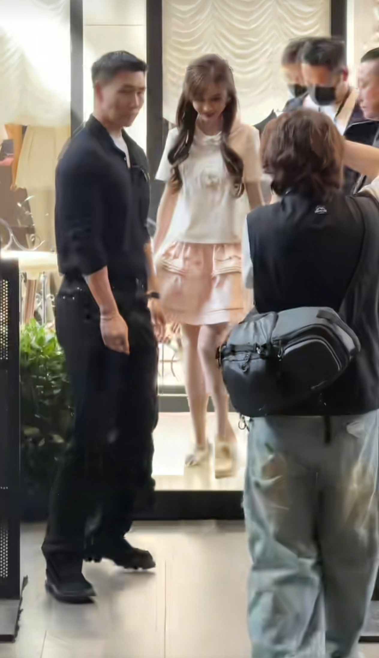 同样是87年，我们都步入中年，杨颖却越来越少女！