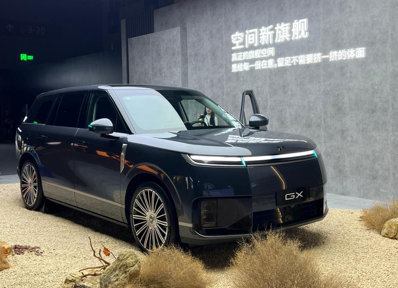 小鹏全新大六座SUV来了！增程+纯电，35万起能打吗？现在自主品牌“9系”SU